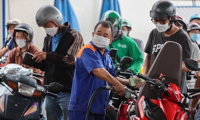 Gasoline prices fall