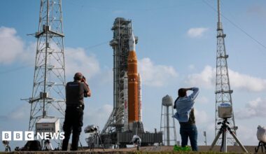 Nasa holds briefing ahead of Artemis II launch