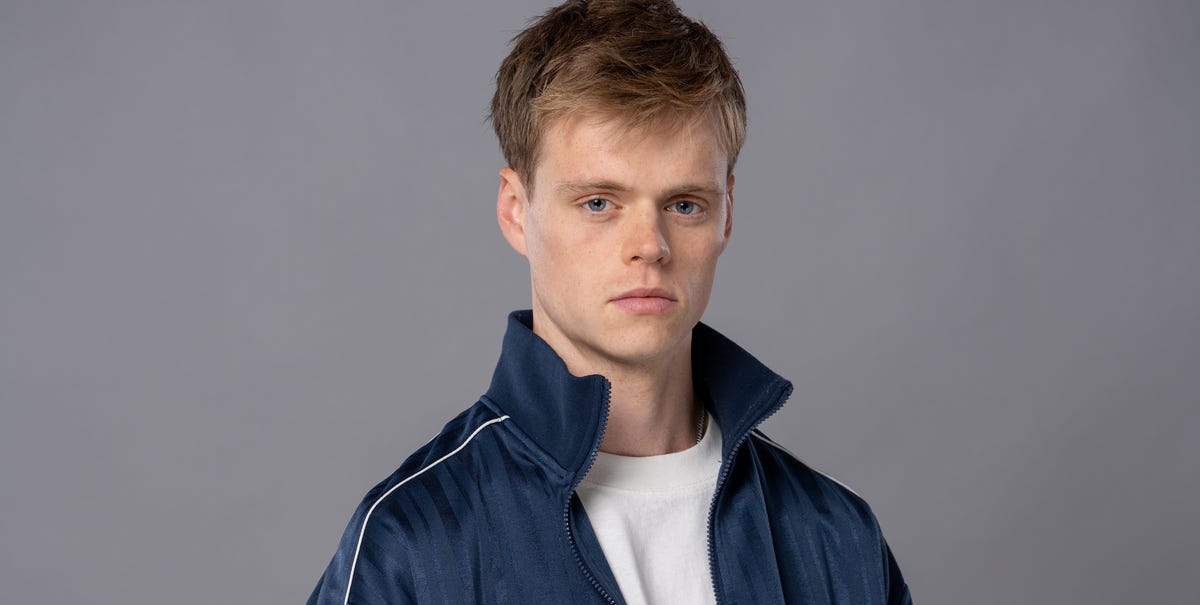 Oscar and Josh share a passionate moment