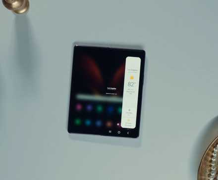 Edge panel on Samsung Fold2