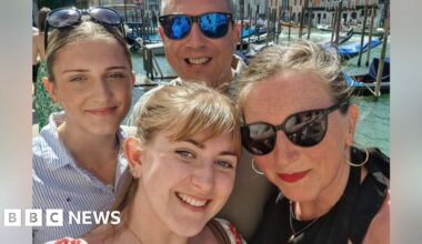 Family of teen who died in meningitis outbreak call for wider MenB vaccine programme - BBC