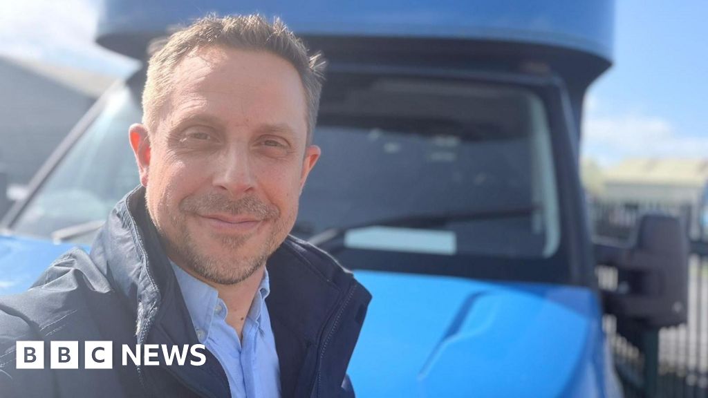 Iran war: Farmers and hauliers worried as fuel prices rise - BBC