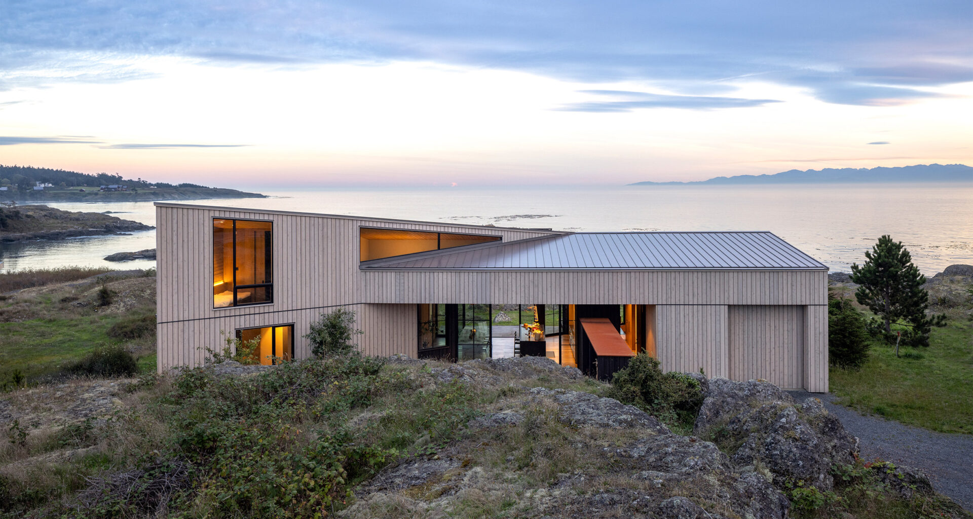 Heliotrope tucks cedar house into rocky site on a Washington island
