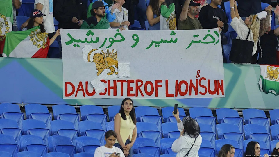 Local fans held banners in support of the protests against the Iranian regime<span class="copyright">Matthew Starling/Sports Press Photo/IMAGO</span>