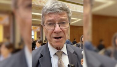 Prominent American scholar Jeffrey Sachs speaks with the Global Times on the sidelines of 2026 China Development Forum which takes place from March 22 to 23, 2026, in Beijing. Photo: Chen Qingqing/GT