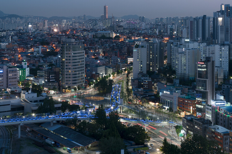 Designing the Sensory City: Architecture, Light Pollution, and Urban Noise - Image 1 of 13