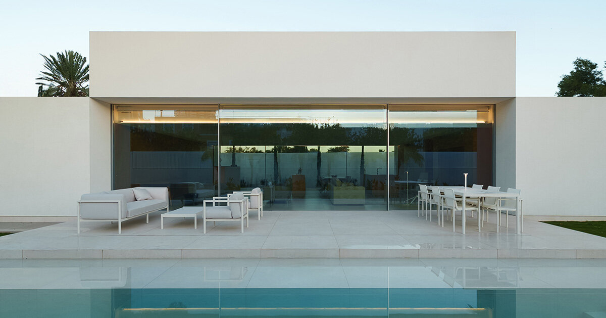 fran silvestre organizes spanish residence around hovering volume