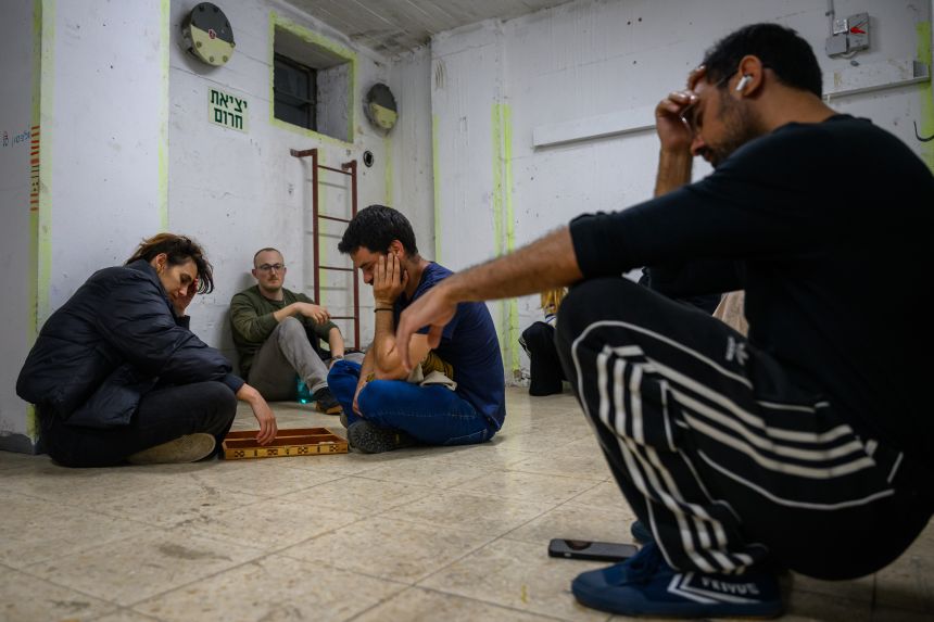 People play the game 