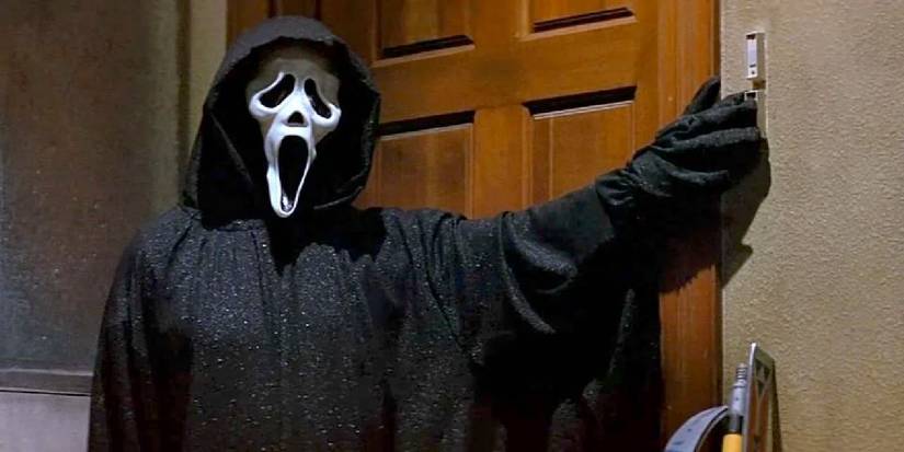 Ghostface operating the garage door in Scream 1996