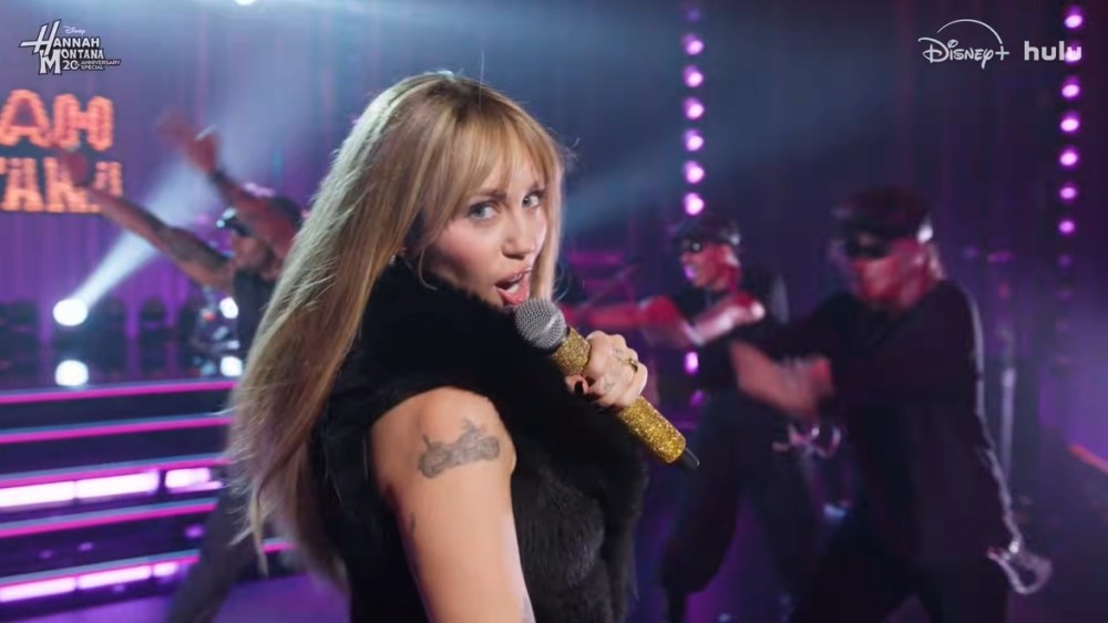 Miley Cyrus Sings Best of Both Worlds in Hannah Montana Trailer