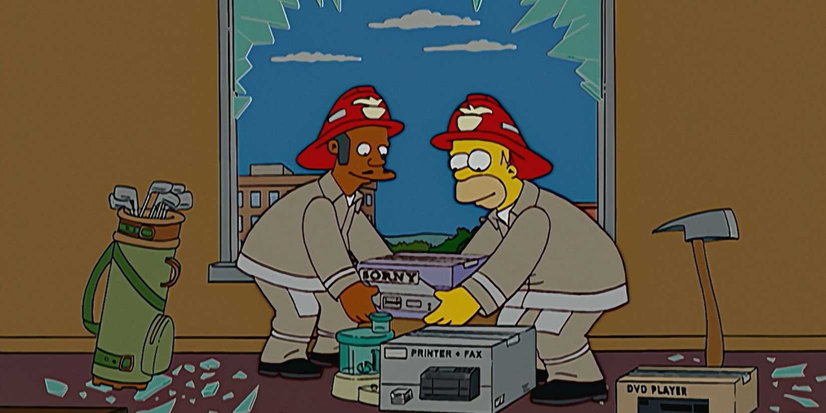 Homer and Apu robbing a burning building in The Simpsons