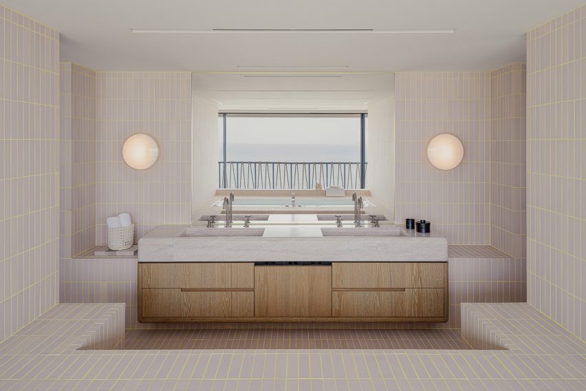 Pink bathroom in Kamakura