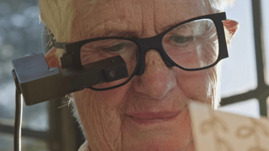 Small, wireless implant helping to restore central vision