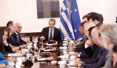 Government seeking to counter gloom with wage rise