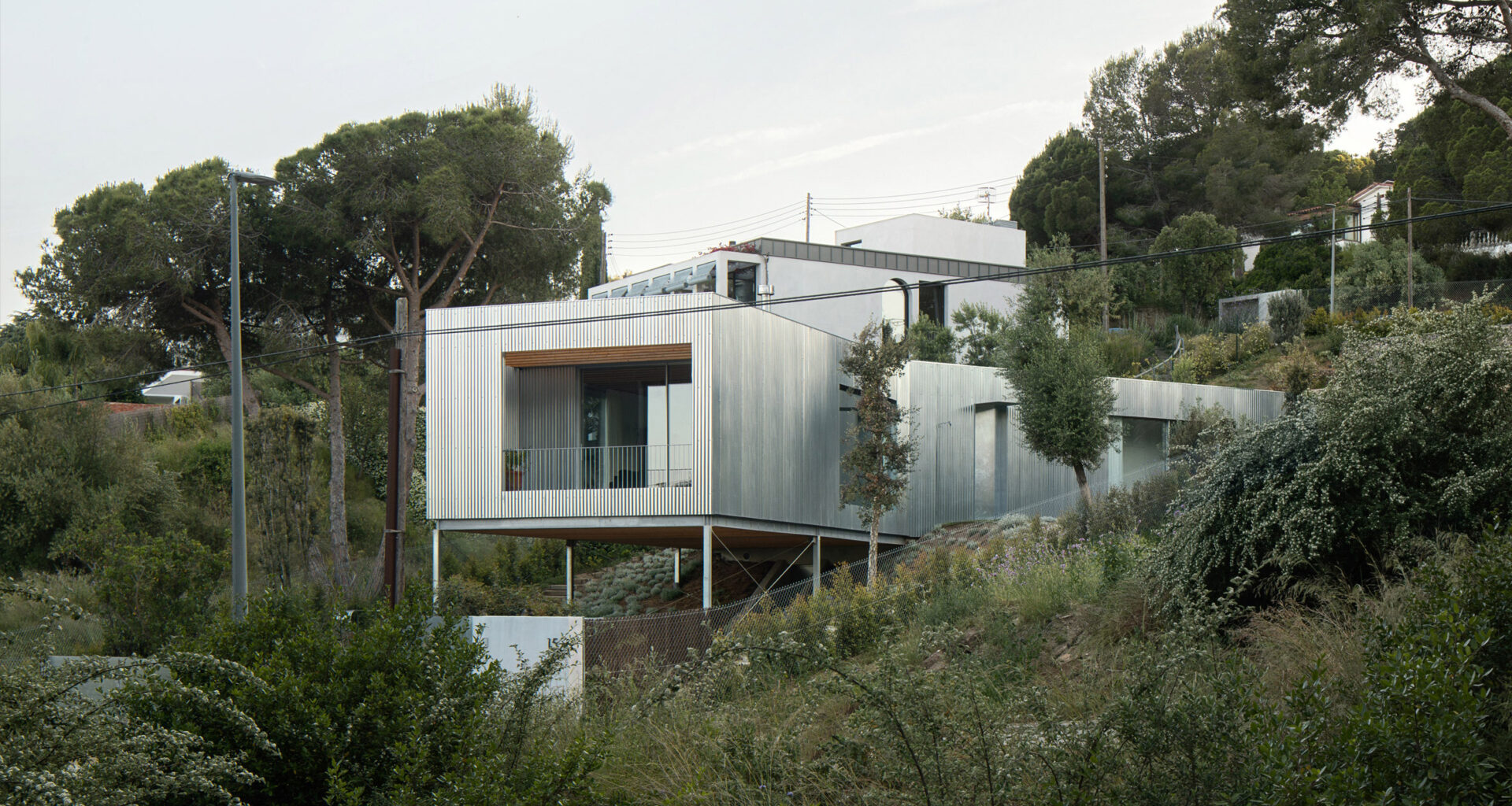 Casa 144º by Jaime Prous Architects and Pineda & Monedero