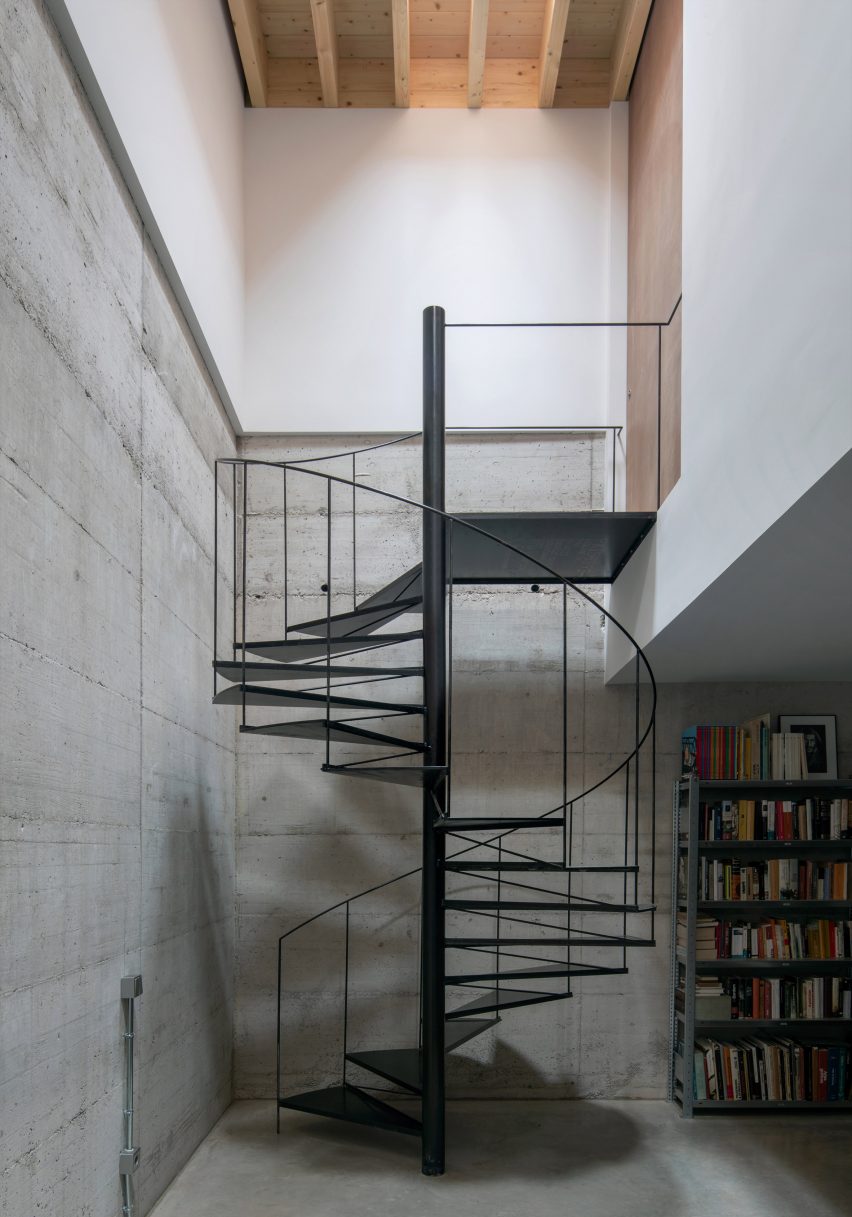 Basement interior at home by Jaime Prous Architects and Pineda & Monedero