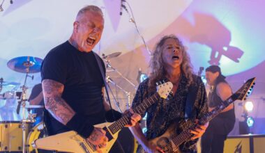 Metallica’s James Hetfield Proposes to Now-Fiancée Underwater