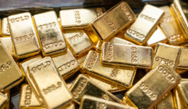 Gold clings to record highs as Iran conflict stokes safe-haven rush - Benefits and Pensions Monitor