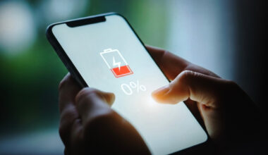 4 Bad Habits That Are Draining Your Phone Battery