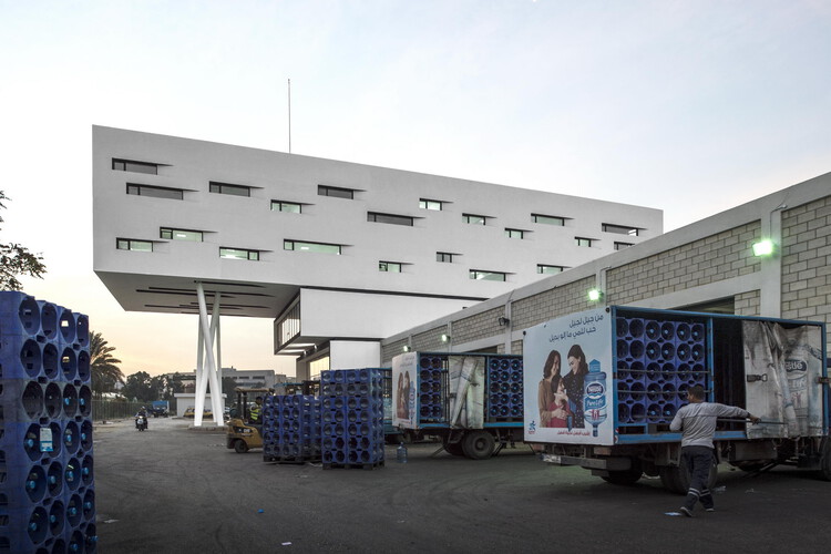 Logistics Landscapes: The Architecture of the 24-Hour Supply Chain - Image 7 of 14