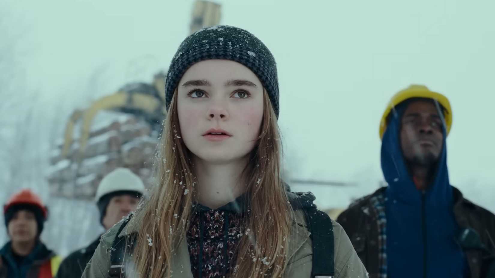 Maisie (Isabella Sermon) looking into the distance in Jurassic World Dominion