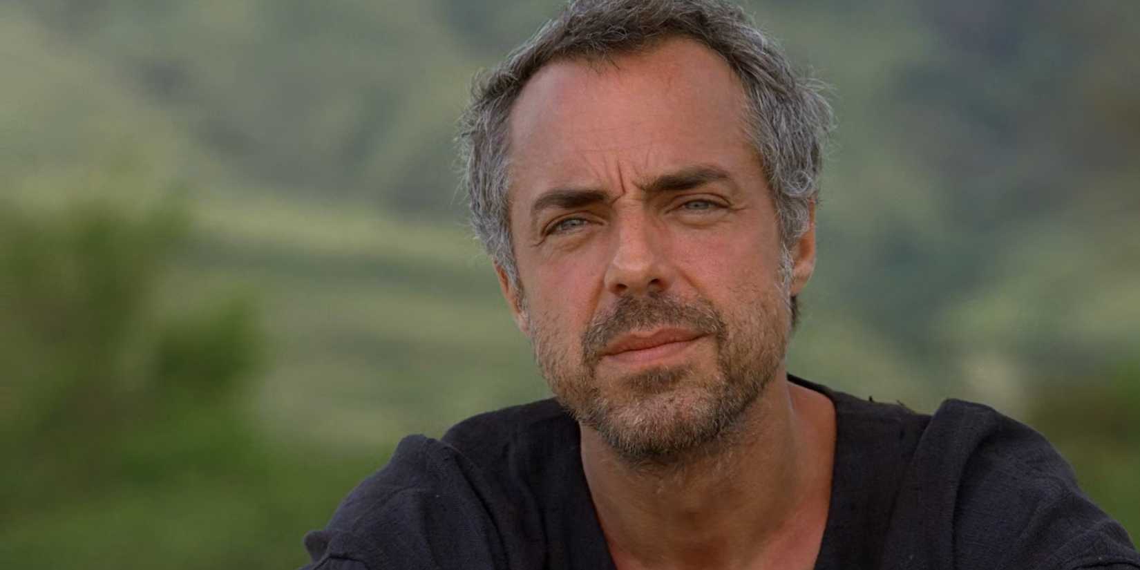 The Man in Black (Titus Welliver) staring ahead at a ship in the Lost season 5 finale