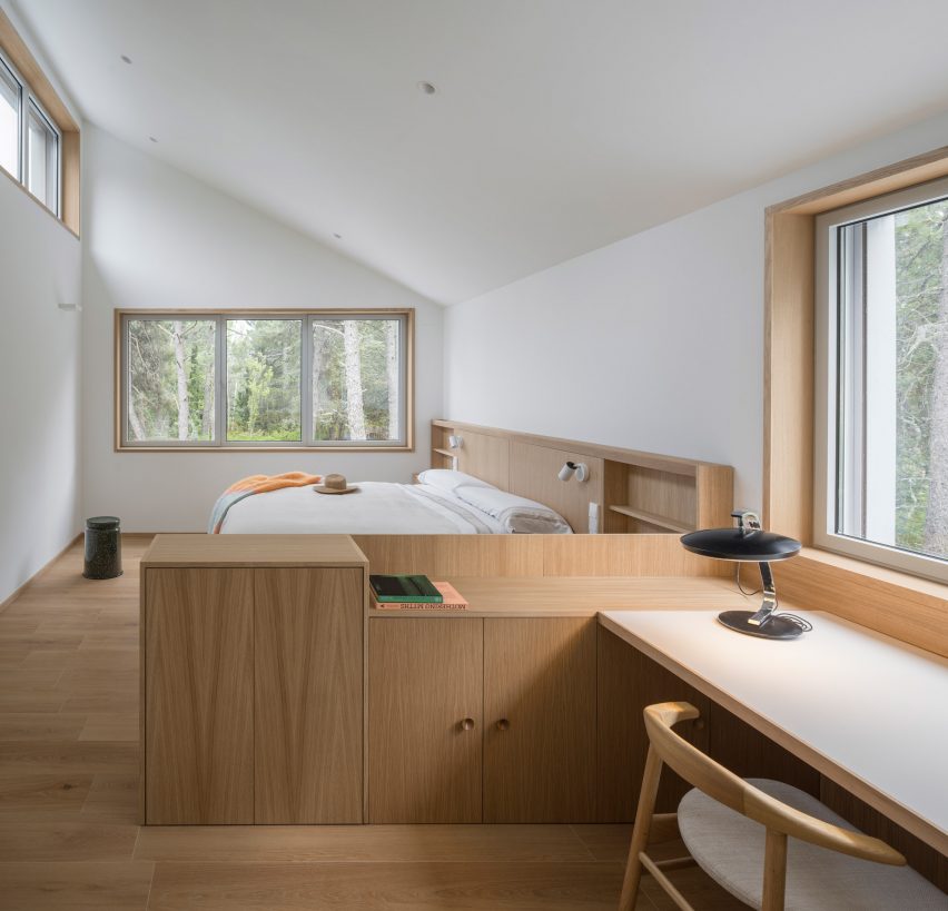 Bedroom interior at Camp Alliances by Ozaeta-Fidalgo Architects and Ignacio Galán