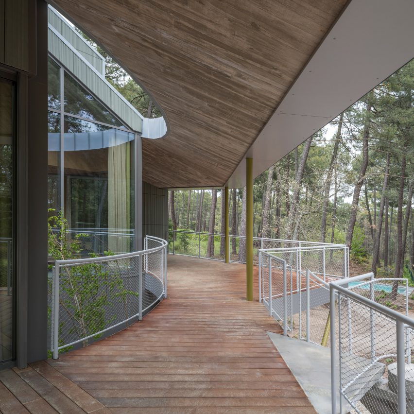 Veranda at Camp Alliances by Ozaeta-Fidalgo Architects and Ignacio Galán