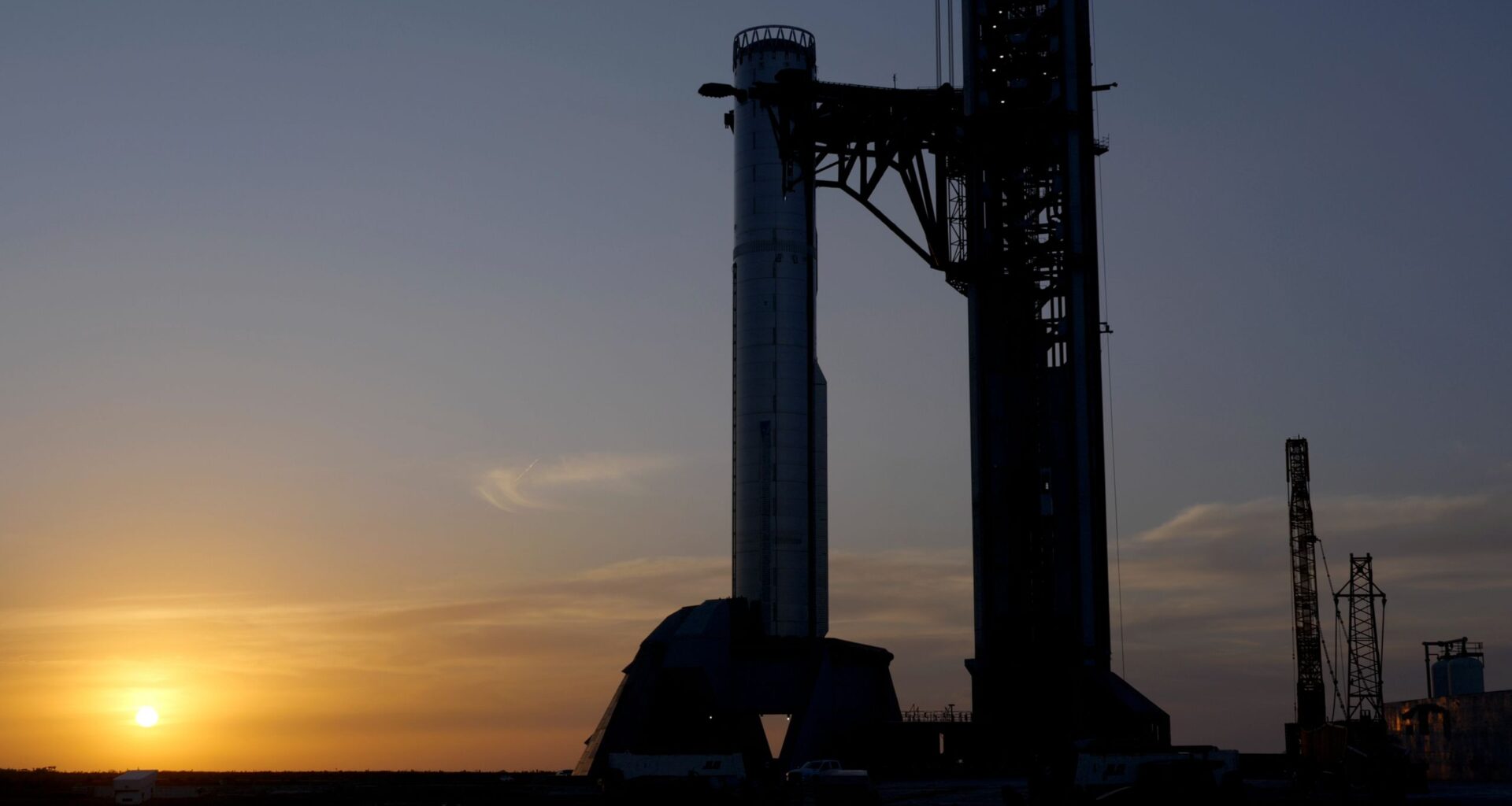 SpaceX fires up next-gen 'V3' Starship for 1st time ahead of April launch (photos)