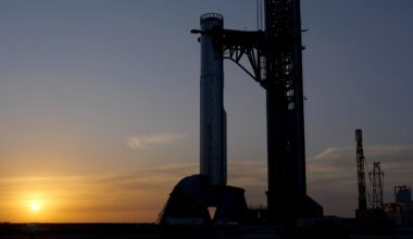 SpaceX fires up next-gen 'V3' Starship for 1st time ahead of April launch (photos)