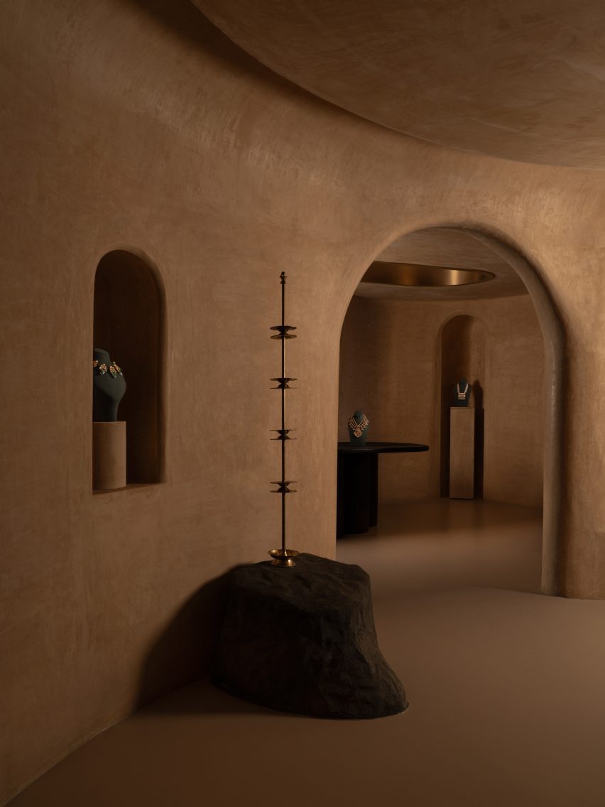 Curved walls in the jewellery store