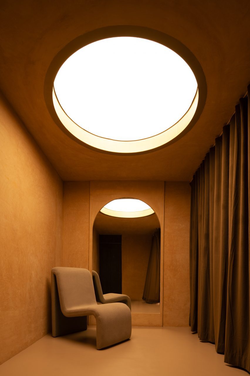 Gold walls in the jewellery store