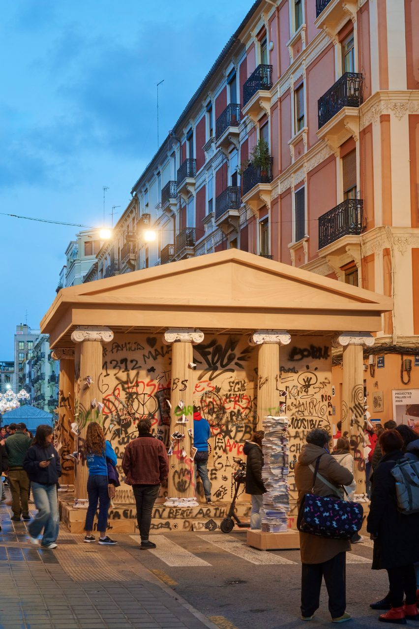 Per Ofrenar Fallas temple in Valencia by PichiAvo