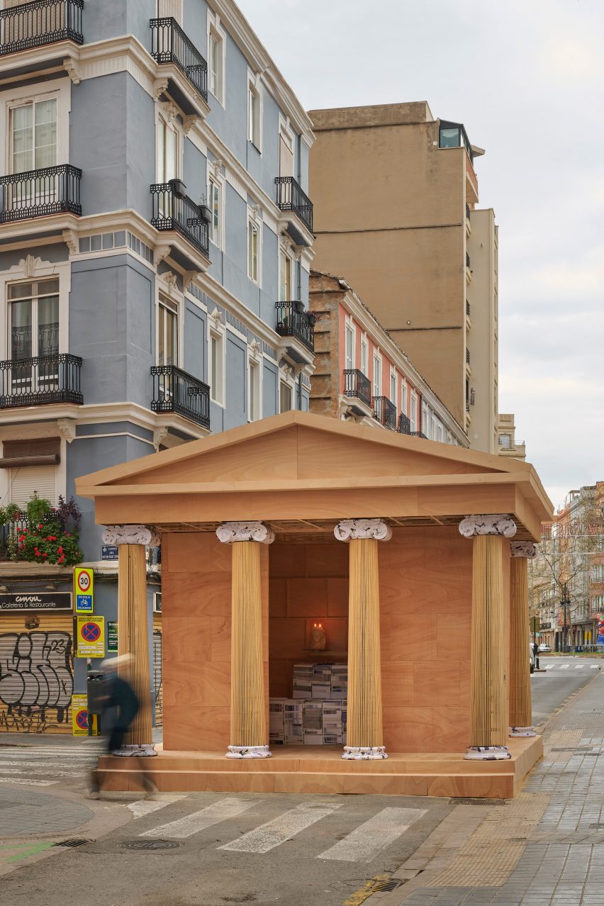 Per Ofrenar Fallas temple in Valencia by PichiAvo
