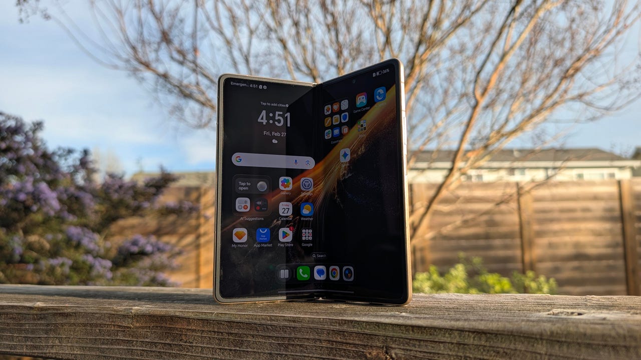 Honor Magic V6 unfolded