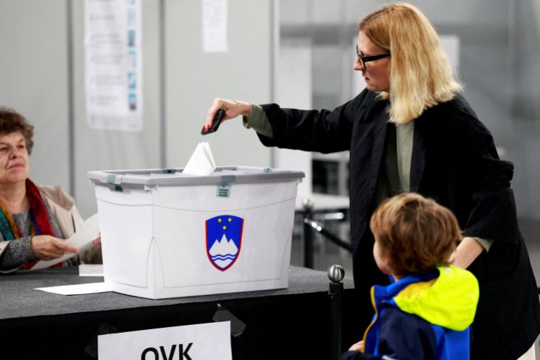 FILE PHOTO: A person votes during the early voting ahead of national elections, in Ljubljana, Slovenia March 17, 2026. REUTERS/Borut Zivulovic/File Photo