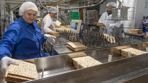 The Israeli family factory baking matzah for millions under missile fire