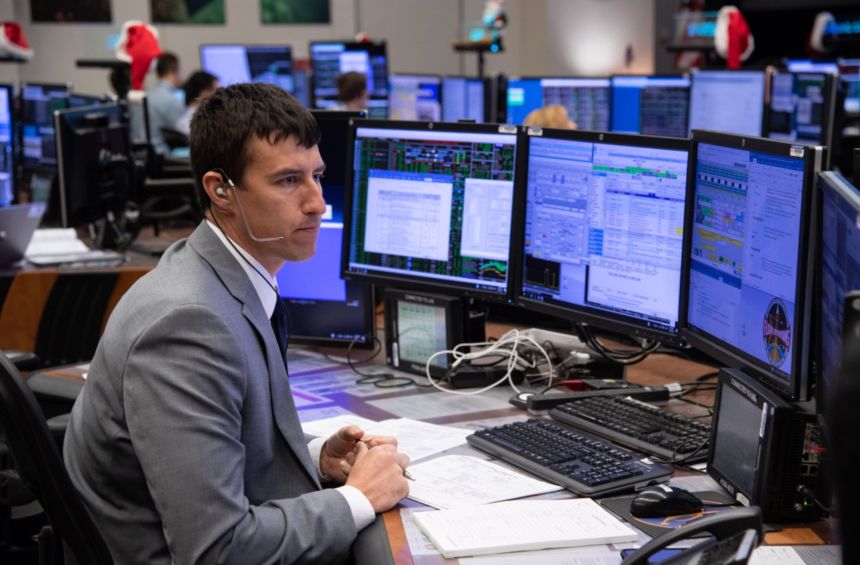 Flight director<strong> </strong>Rick Henfling monitors systems in the Flight Control Center at NASA’s Johnson Space Center in Houston.<br />Credit: NASA