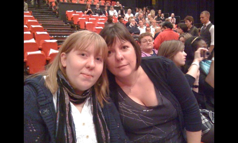 Tasha and her mum Shona sit in an auditorium. Shona was a worried parent, wanting the best for her daughter after her brain tumour diagnosis