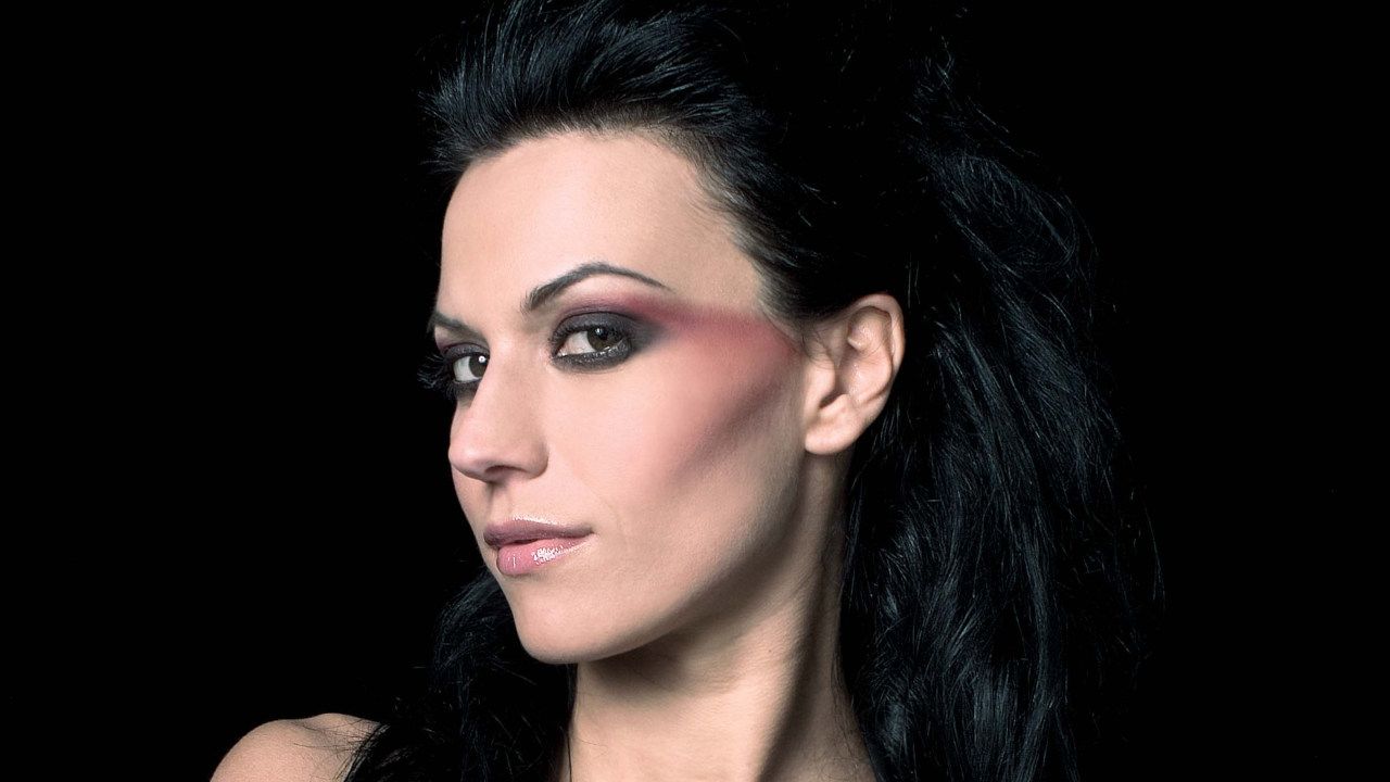 Lacuna Coil&rsquo;s Cristina Scabbia posing for a photograph