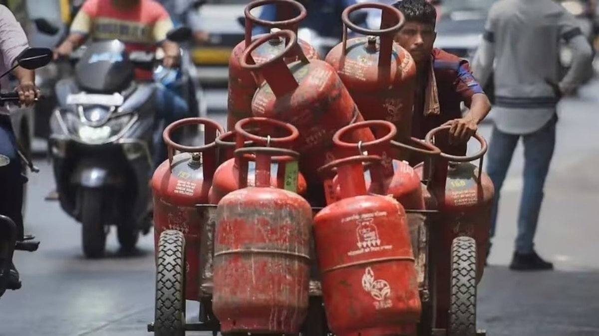 LPG rush sparks govt move: 25-day refill cycle, push for piped gas