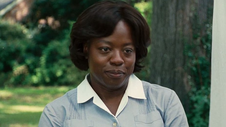 Aibileen standing outside smiling in 