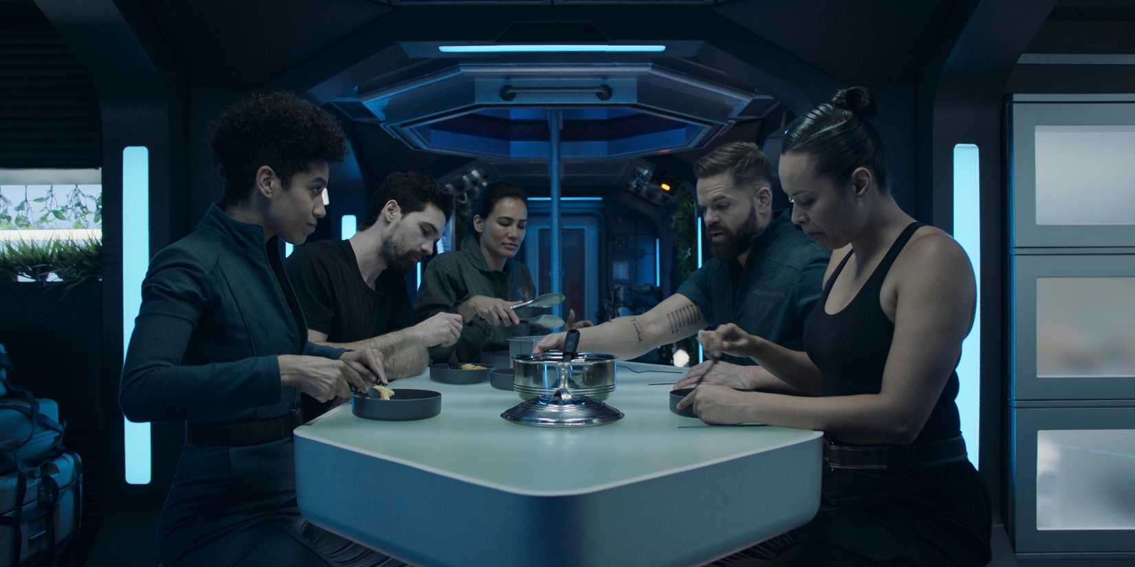 The Rocinante crew sharing a meal in The Expanse finale