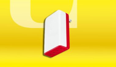 A Twelve South charger on a CNET background.