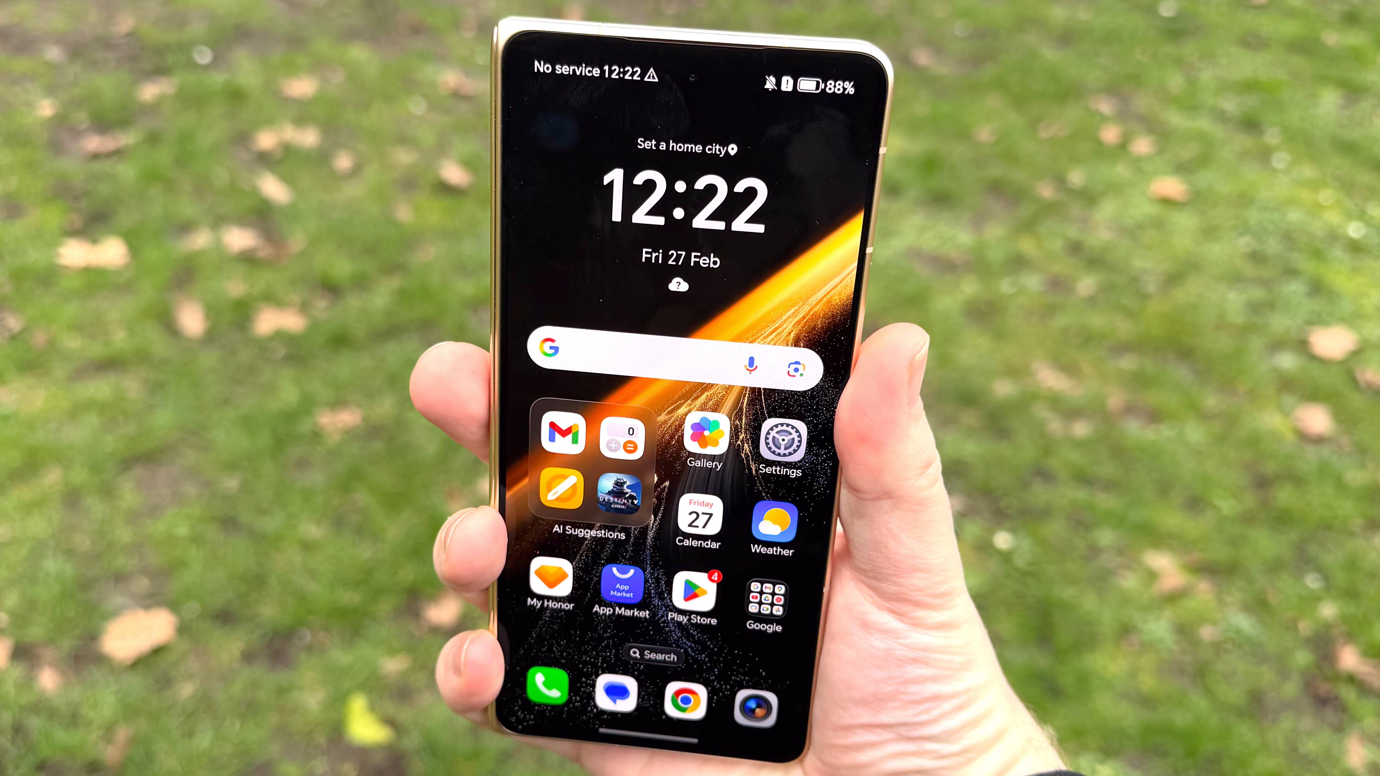 Honor Magic V6 outer display