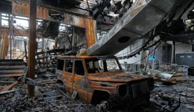 Iran warns U.S. against ground invasion, as Pakistan holds diplomatic talks : NPR