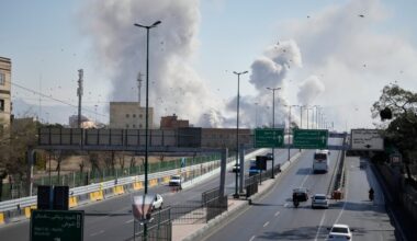 Iran launches a new wave of attacks on Israel and US bases