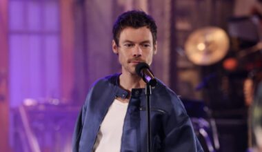 Harry Styles returned to charm at 'SNL,' and he's not 'queerbaiting'