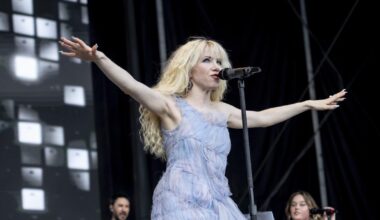 Call me mommy! Carly Rae Jepsen, Cole M.G.N. welcome baby