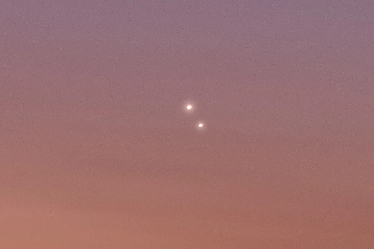 Conjunction of Venus and Jupiter. Credit: Pete Lawrence